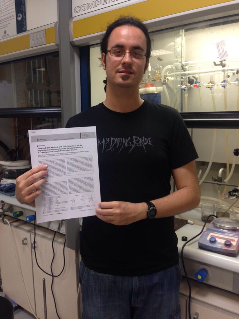 Álvaro publishes his first paper in the European Journal of Inorganic Chemistry, in collaboration with the group of Prof. Istemi Kuzu from Marburg Universität. Good job Álvaro. We do like lithium organyls !!