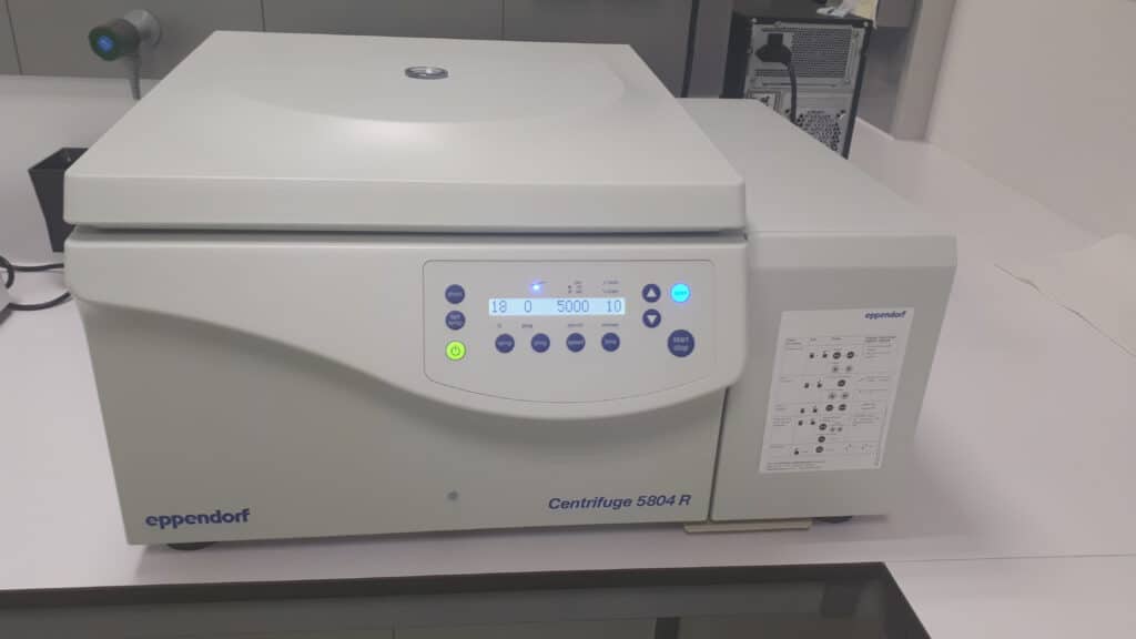 Brand new refrigerated centrifuge in our lab !!