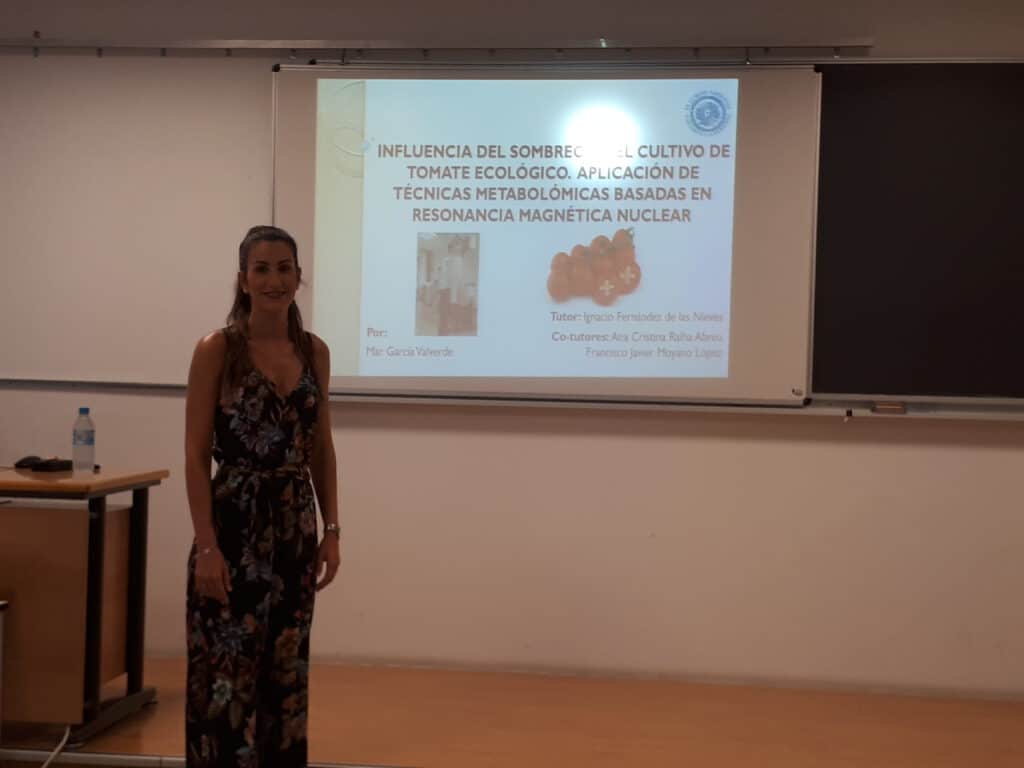 Mar has just defended her TFM (Trabajo Fin de Master) titled: Influencia del sombreo en el cultivo de tomate ecológico. Aplicación de técnicas metabolómicas basadas en RMN.