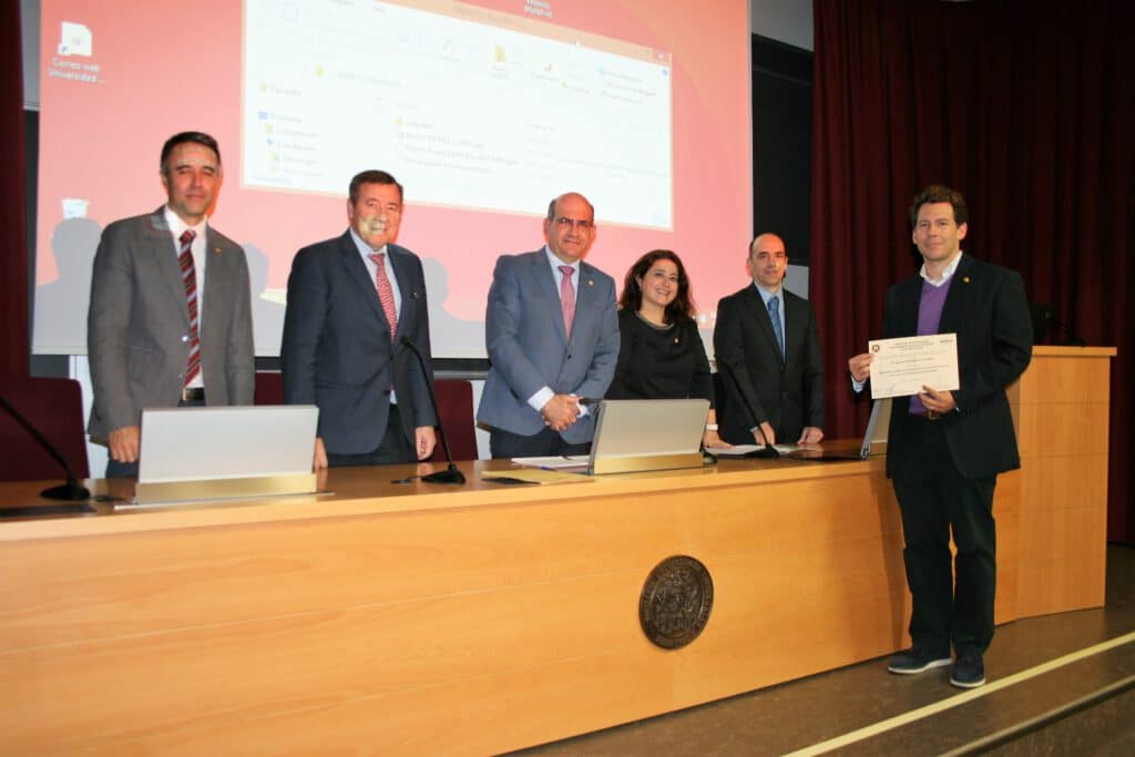 Nacho goes to Universidad de Sevilla to receive an NMR prize !! That’s the way !!