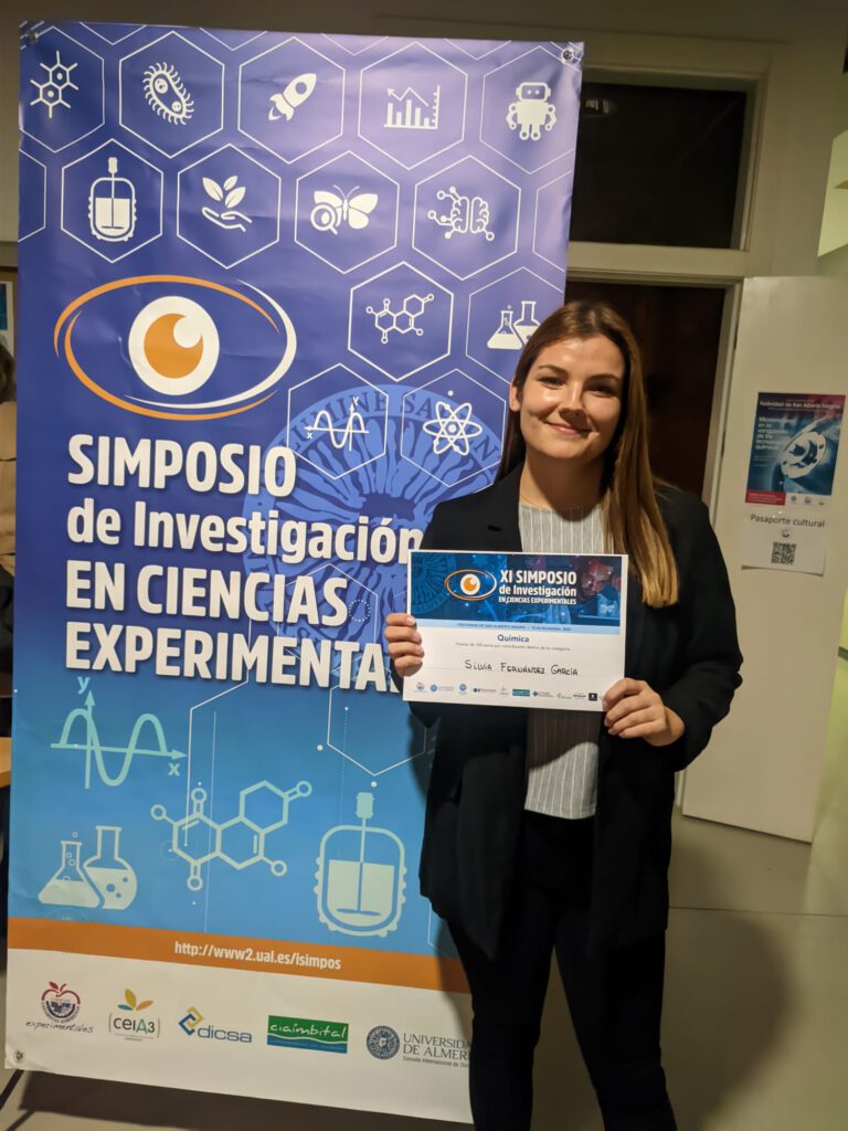 Silvia receives the best Flash Presentation award at the 11th Edition of the Experimental Sciences Symposium !! Congratulations SIlvia !