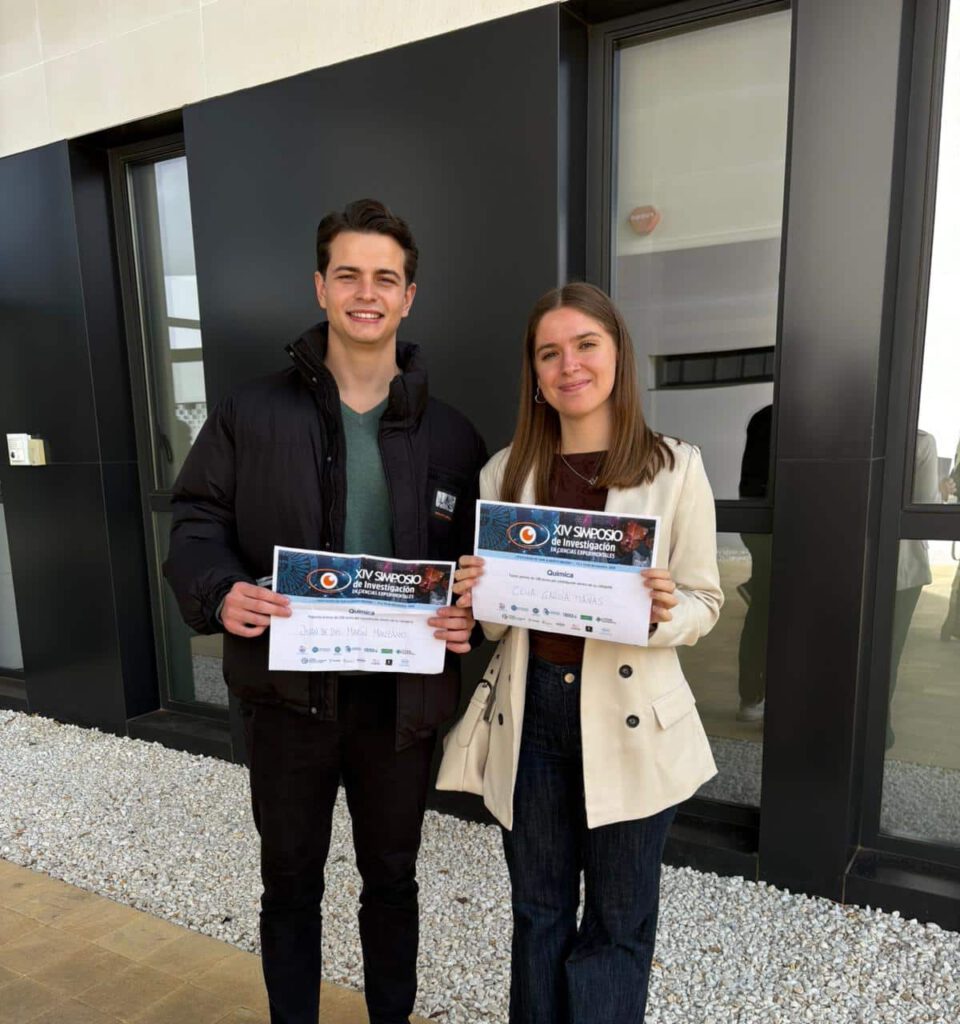 Celia and Juande Win Awards at the XIV Simposio de Investigación en Ciencias Experimentales. Lamin and Yamal did it !!