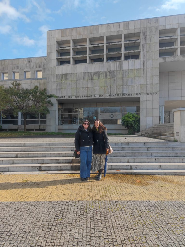 Silvia and Ana Cristina in front of the main building of the Faculty of Engineering of the University of Porto